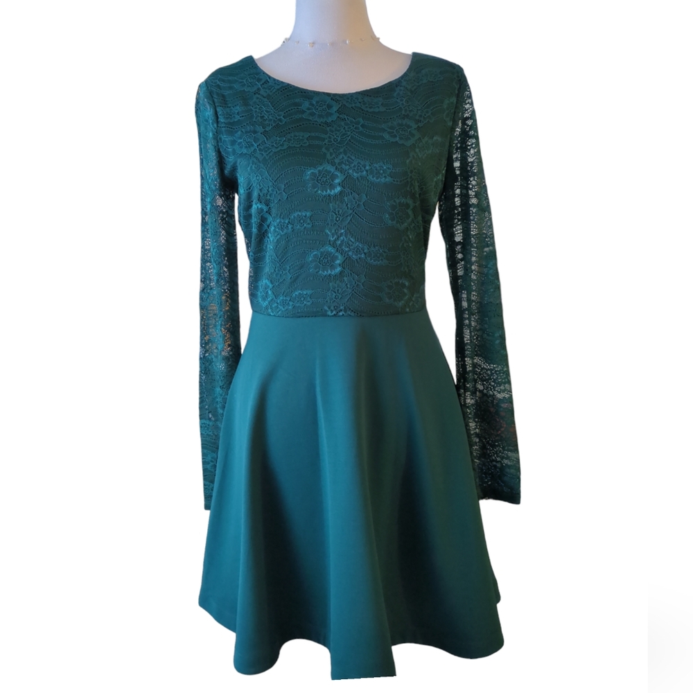 City vibe dress color green with lace size 7 - Picture 1 of 4